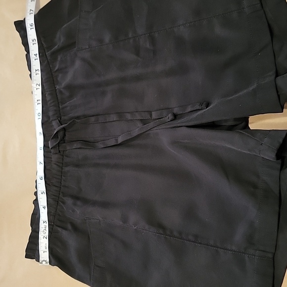 Old Navy Size L Black Elastic with Drawstring Waist Pull-On Shorts, Gently Used - Picture 3 of 10